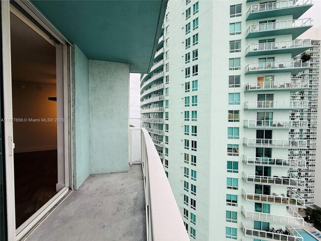 Building Photo - 1900 N Bayshore Dr