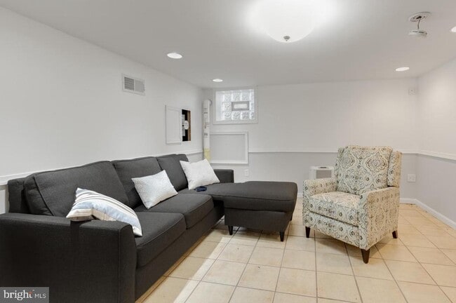 Building Photo - 920 S 16th St