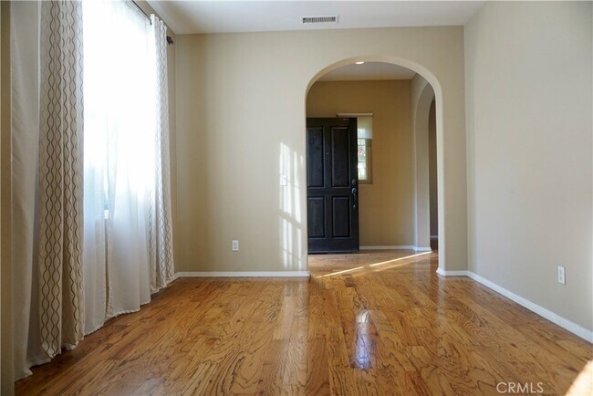 Building Photo - 72 Chantilly-