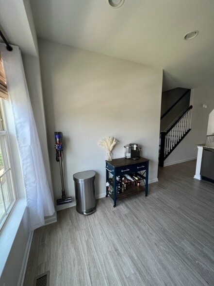 Building Photo - 7804 Rosella Ln