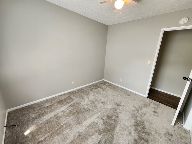 Building Photo - 3 Bedroom Home in Bloomington