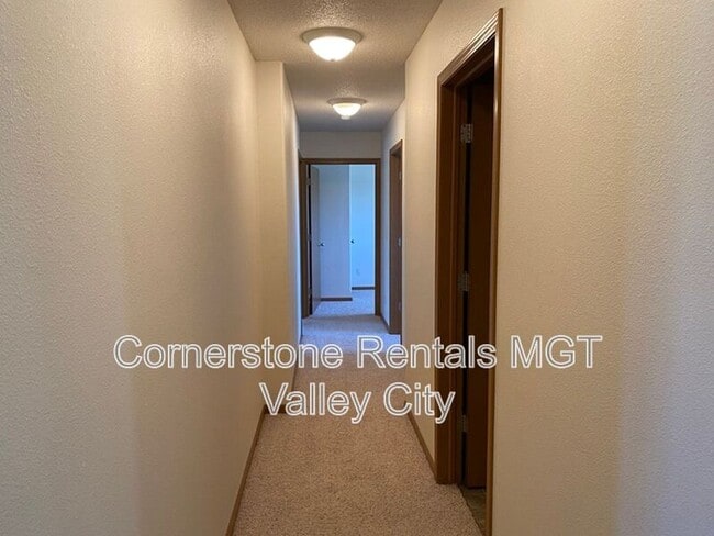 Building Photo - 508 10th Ave SE