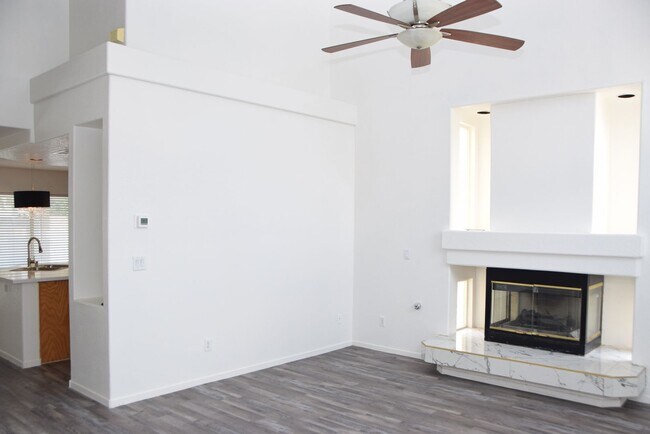 Building Photo - 8765 Country Pines Ave