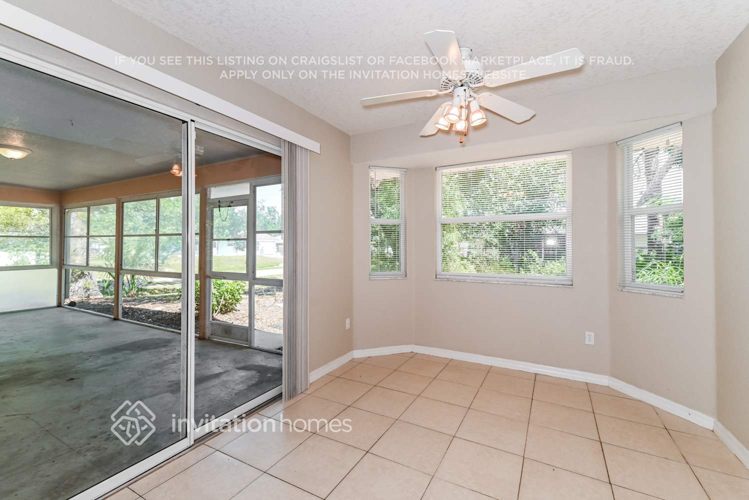 Building Photo - 3708 Fontainebleau St