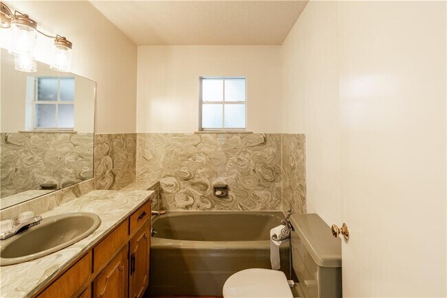 Building Photo - 304 Dogwood Dr
