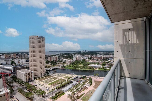 Building Photo - 777 N Ashley Dr