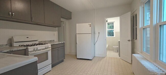 Building Photo - 13 Springside Ave