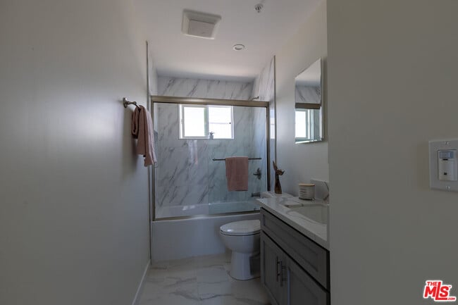 Building Photo - 5123 W 130th St