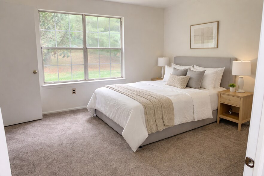 Building Photo - 177 Applegate Ln