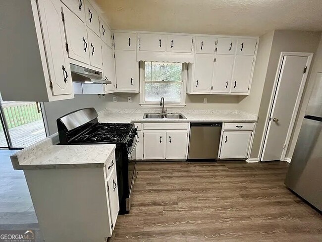 Building Photo - 119 Longview Rd