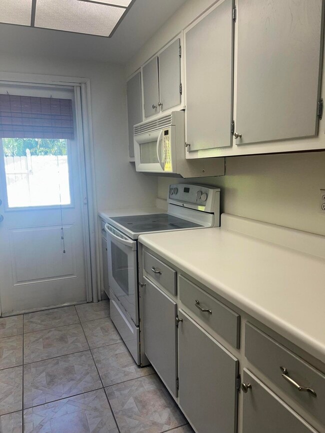 Building Photo - 136 Yacht Club Dr