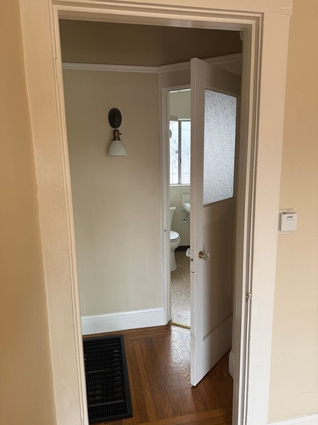 Building Photo - 4426 Shafter Ave