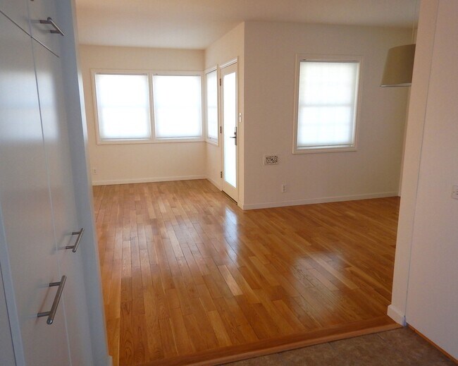 living/dining - 2747 Clyde Ave