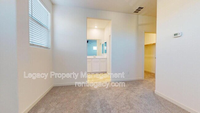 Building Photo - 3998 E Commerce Way