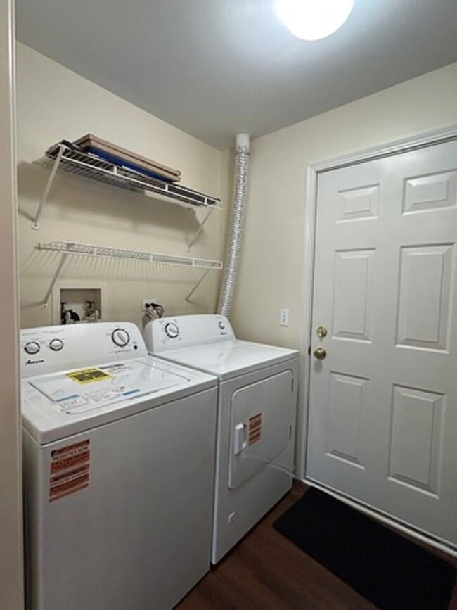 Building Photo - **MOVE IN BY DECEMBER 1ST AND RECEIVE FREE JANUARY RENT!**