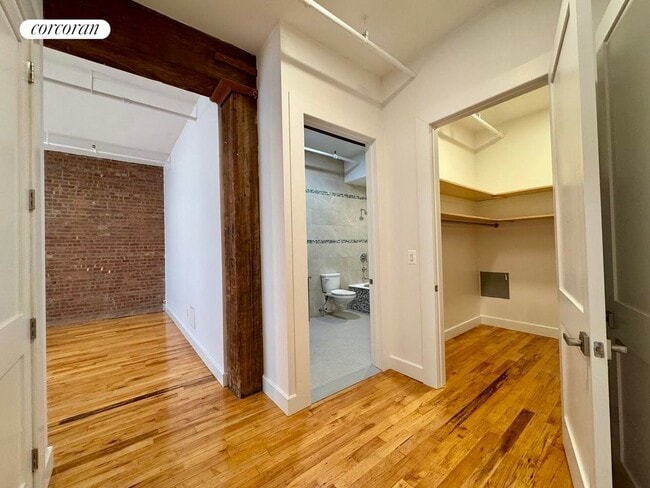 Building Photo - 275 Conover St