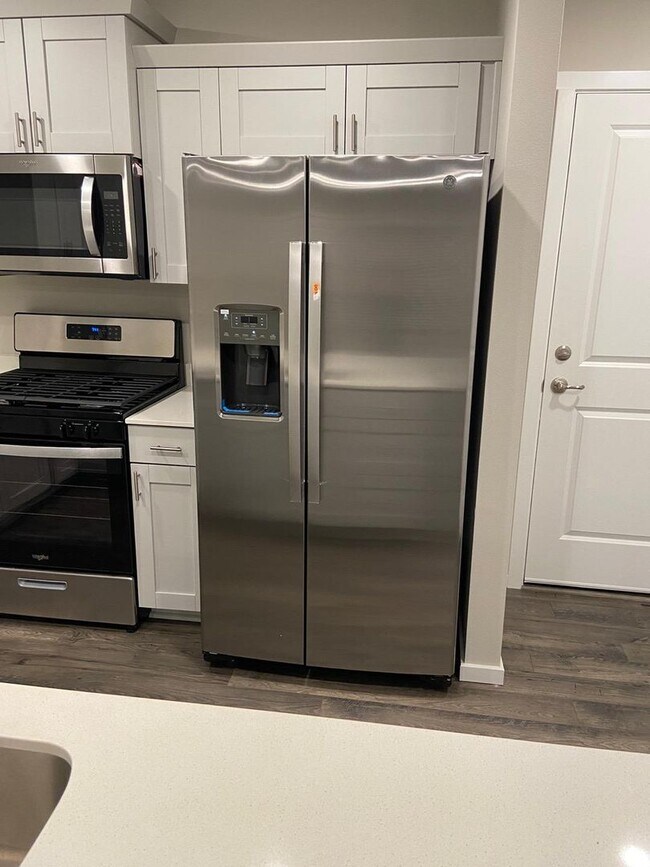 Building Photo - Beautiful, brand new 4 bedroom for Rent Now!