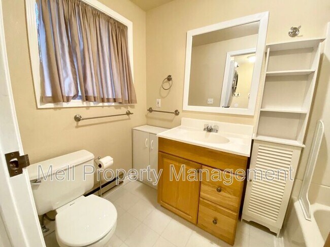 Building Photo - 2370 E Phillips Lake Loop Rd