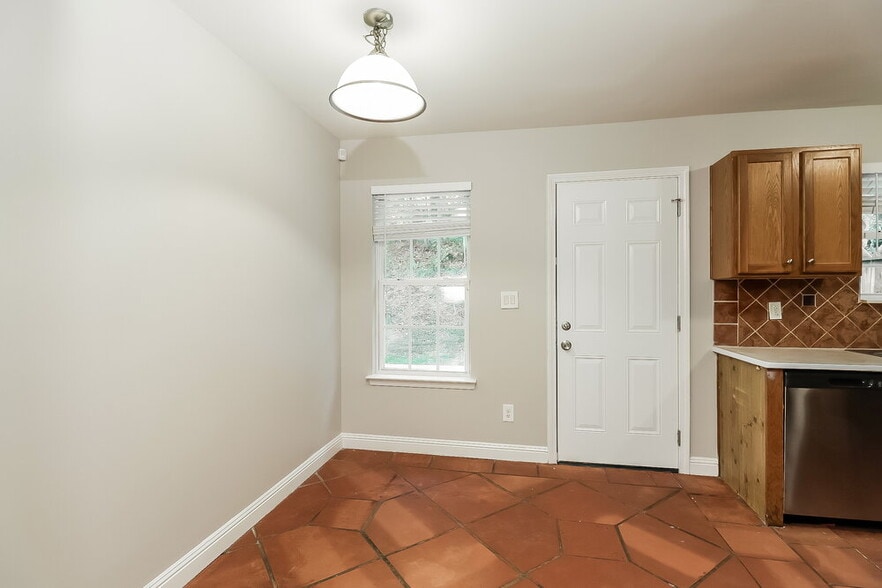 Building Photo - 4908 Elizabeth Rd