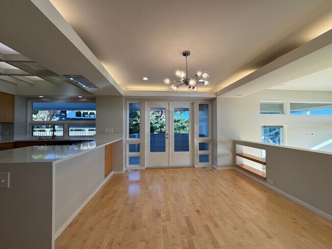 Building Photo - Breathtaking views of Chuckanut Bay!!