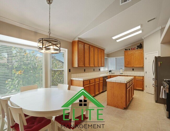 Building Photo - Spacious 4-Bedroom, 3-Bath Home in Desirab...
