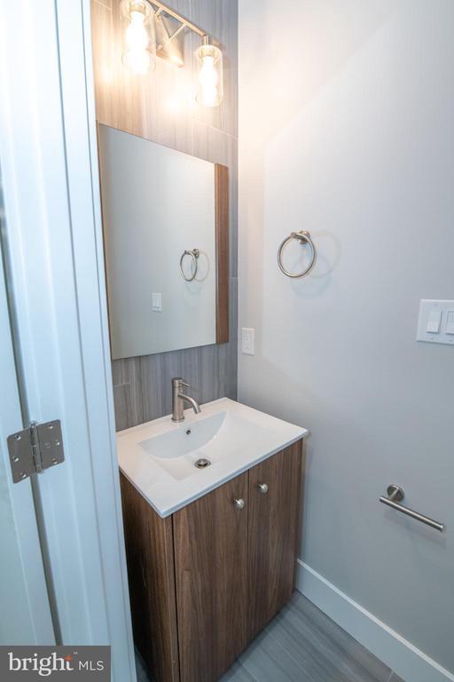 Building Photo - 2213 Emerald St