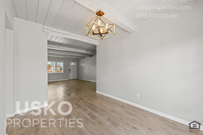 Building Photo - "Charming 3-Bed with Full Bath in Sacramento – Cozy 1093 Sq Ft Home Awaits!"