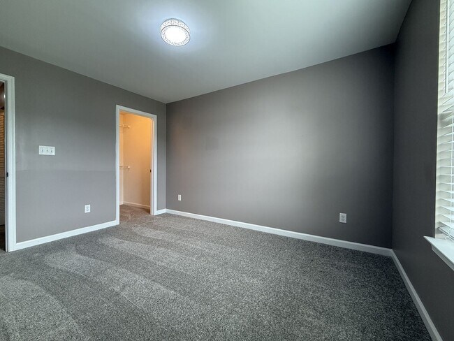 Building Photo - Stylish 3BR Home with Garage, Updated Interiors & Resort-Style Community Amenities Near Yorktown ...