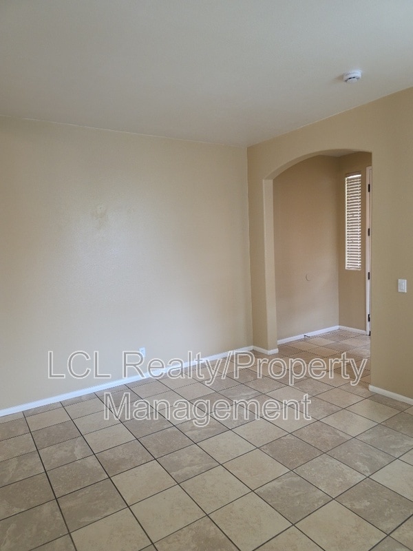 Building Photo - 1737 Dobell St