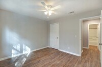 Building Photo - 3-3 Dukes Way