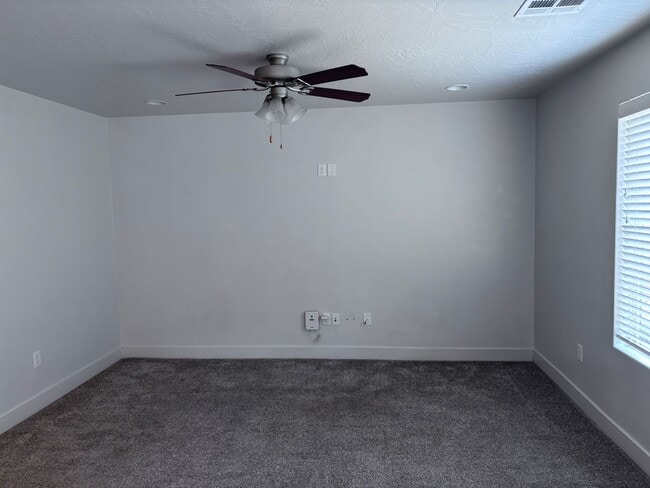 Building Photo - 3 bed / 2.5 bath / 2-car with washer/dryer/fridge 2019 built END UNIT!