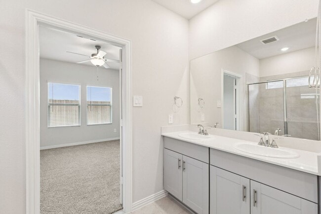 Building Photo - 109 Greenbriar Dr