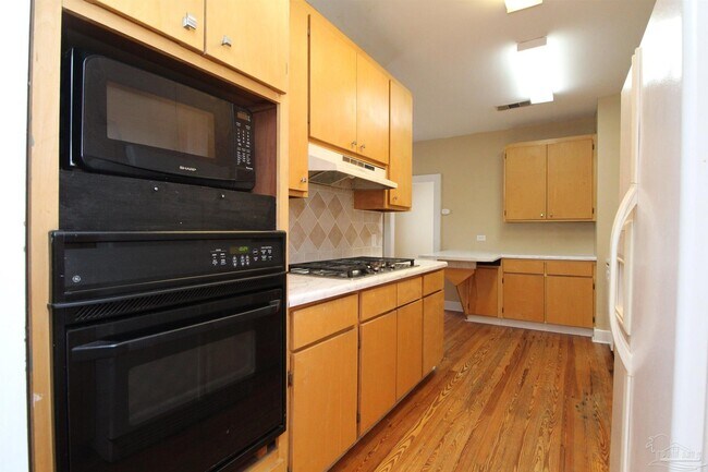 Building Photo - 1504 E Strong St