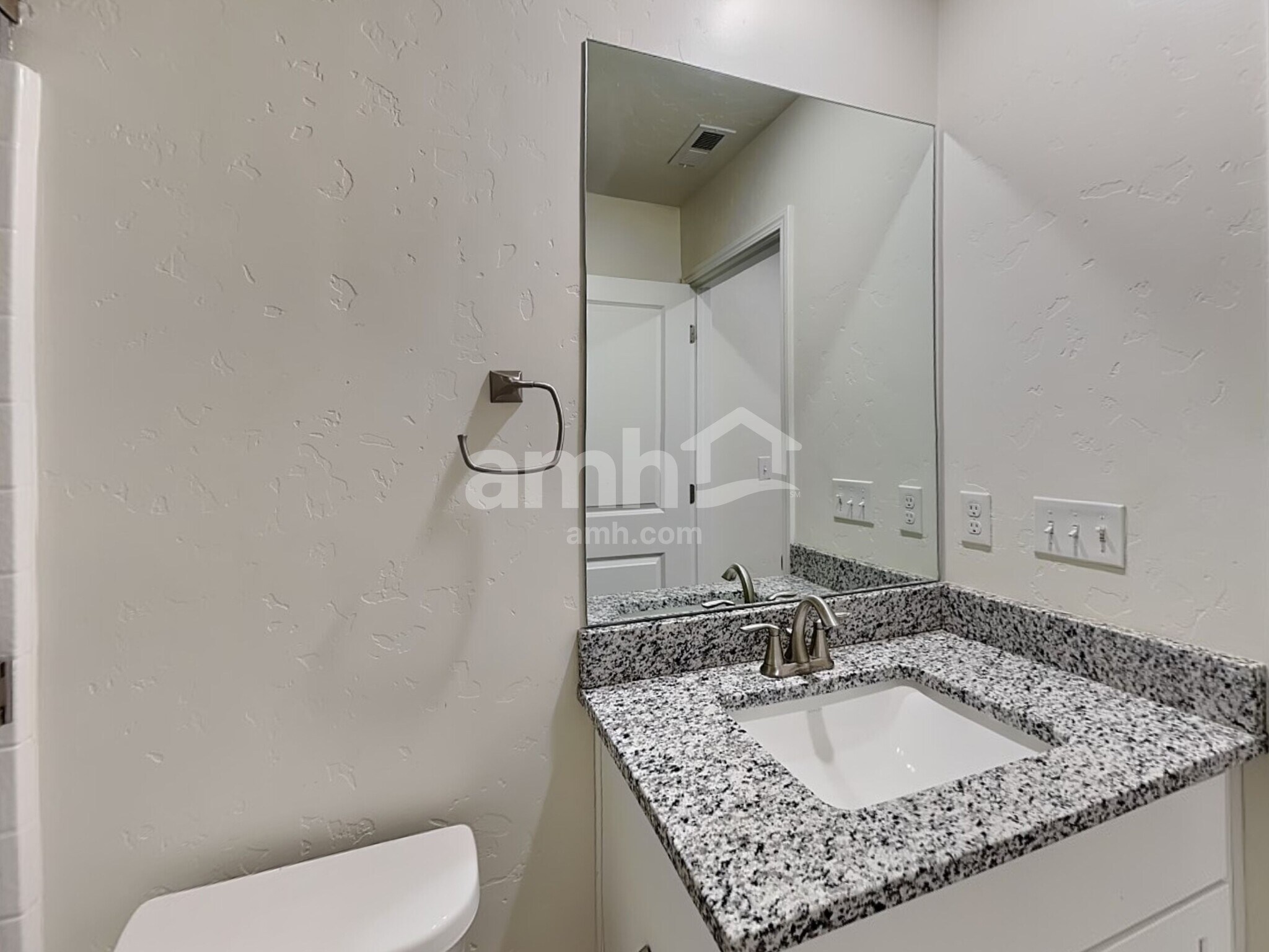 Building Photo - 3465 S Bartlett Ave