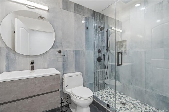 Building Photo - 2510 Paloma St