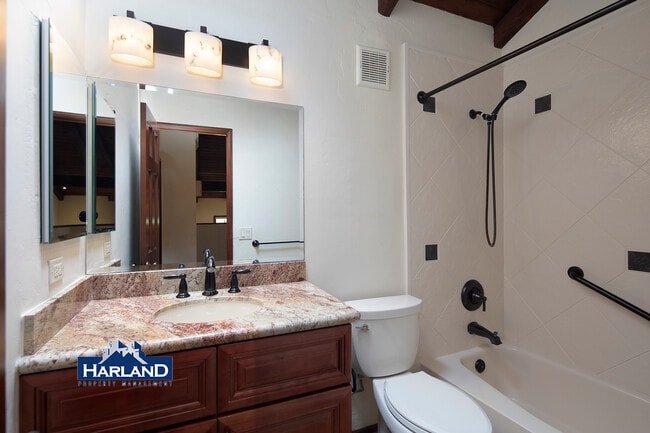 Building Photo - 8668 Villa La Jolla Dr