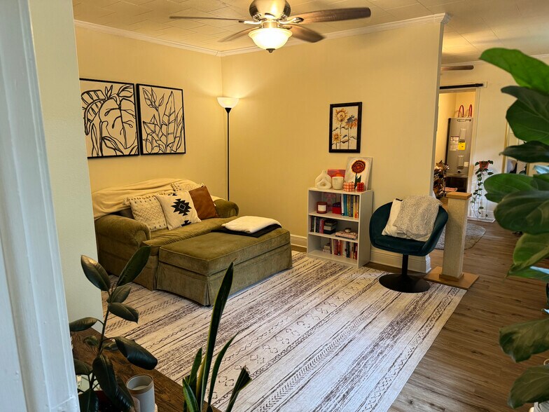 Building Photo - 1808 Dewrell Sq