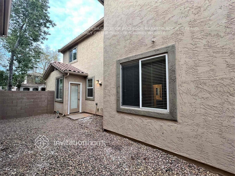 Building Photo - 10041 E Impala Ave