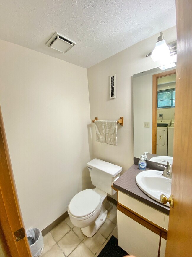 Building Photo - 1375 Rydalmount Rd