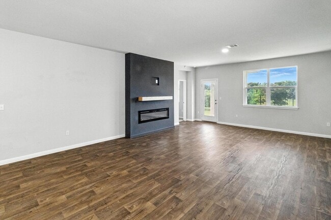 Building Photo - 211 Rainmaker Ln