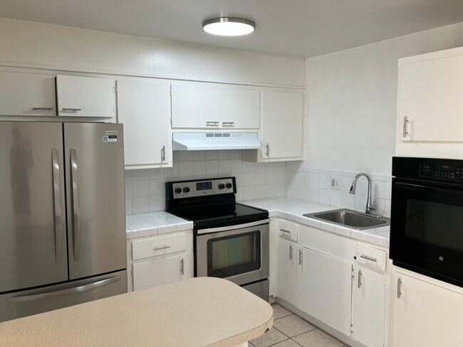 Building Photo - 3553 Brookdale Dr