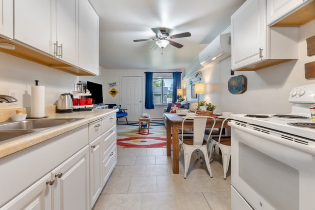 Building Photo - 661 8th Ave E N