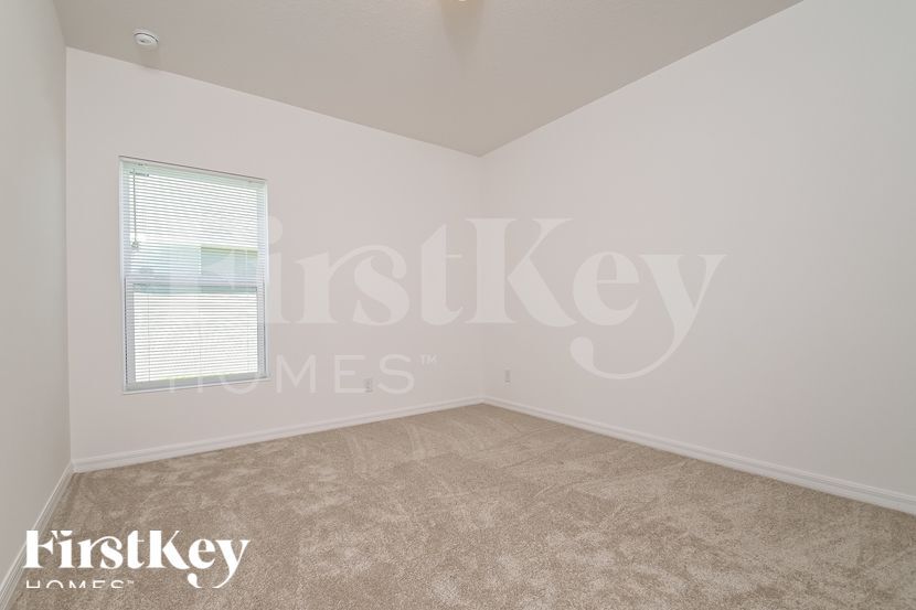 Building Photo - 900 Avenal Ln