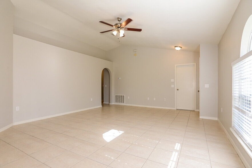 Building Photo - 17026 Ongar Ct