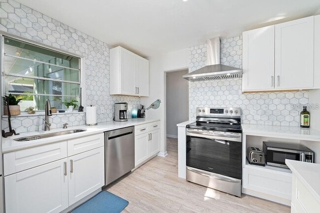 Building Photo - 2676 Martin St