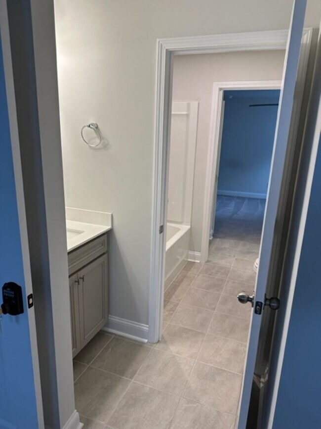 Building Photo - 5 Bedroom / 4 Bathroom House at Malind Bluff