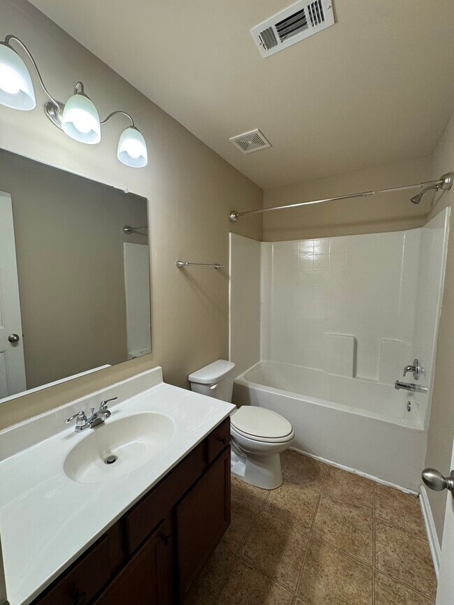 Building Photo - 836 Westmoreland Ln NE