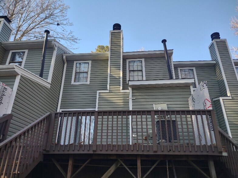 Building Photo - 18 Willow Bridge Dr