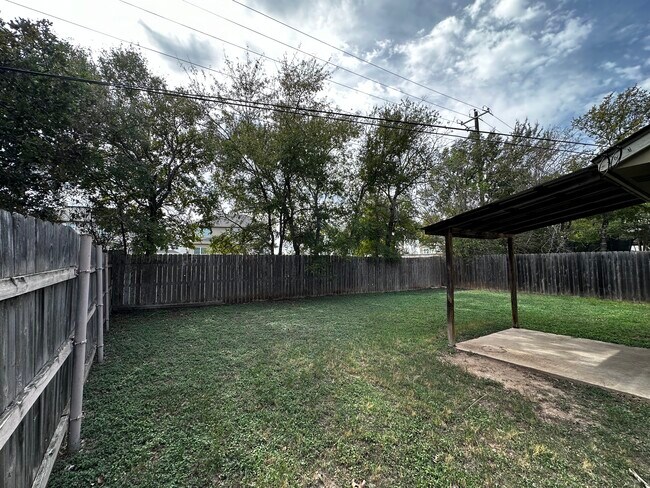 Backyard - 2906 Whisper Oaks Ln