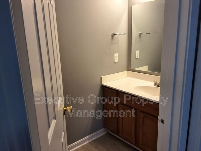 Building Photo - 1115 Crowne Pointe Dr